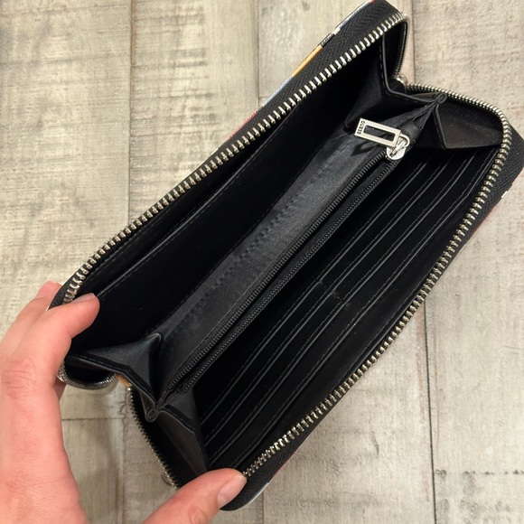 Guess Abree Zip Around Wallet - Picture 6 of 6